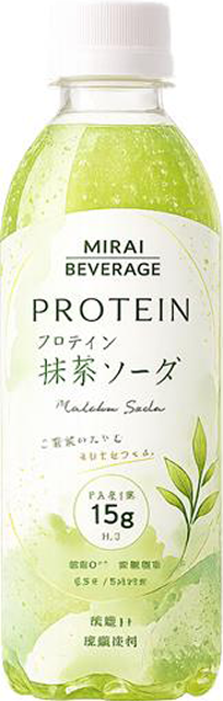 抹茶ソーダのプロテイン飲料のペットボトル。